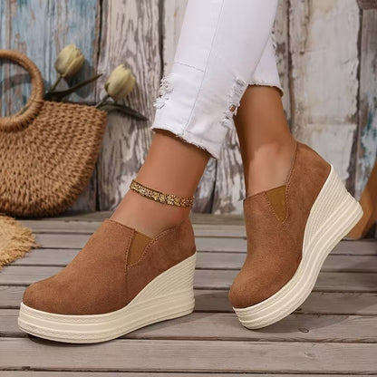 Avelyn | Cuñas de ante ortopédicas con plataforma