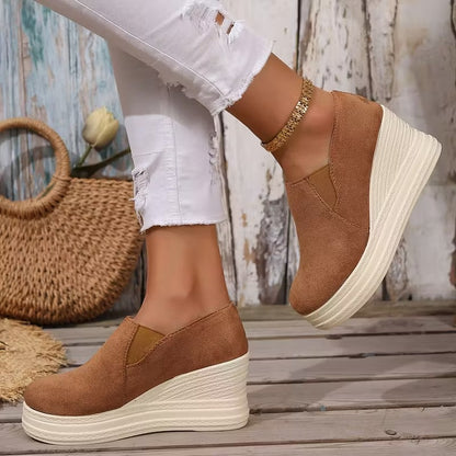 Avelyn | Cuñas de ante ortopédicas con plataforma